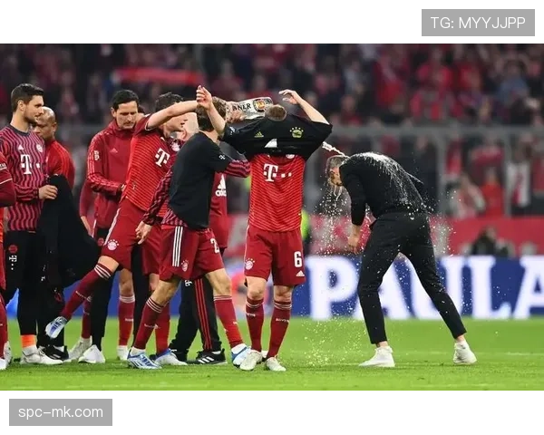 德国足球职业联盟讨论引入“奢侈税”,应对德甲内部竞争失衡。 德国足球职业联盟讨论引入“奢侈税”,应对德甲内部竞争失衡。